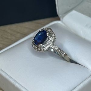Women’s Engagement Ring